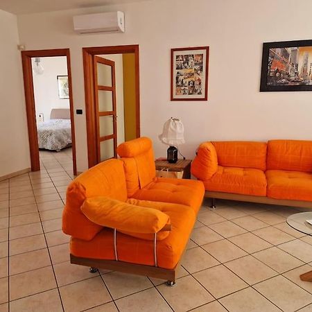 Officium Su Piazzetta Appartement Turijn Buitenkant foto