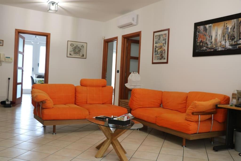 Officium Su Piazzetta Appartement Turijn Buitenkant foto